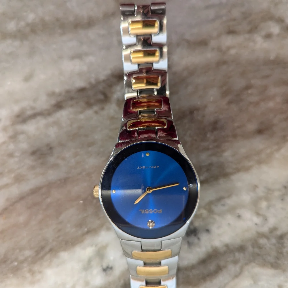 Fossil Mens Watch 9 1/2 Inches Around Wrist - Picture 3 of 4